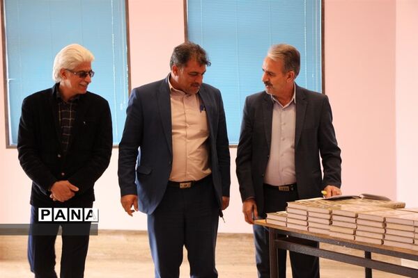 آیین دانش آموزان هنرستان خادمی  به مناسبت روز مادر