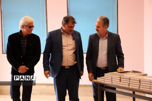 آیین دانش آموزان هنرستان خادمی  به مناسبت روز مادر