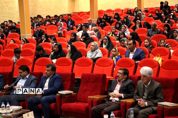 آیین دانش آموزان هنرستان خادمی  به مناسبت روز مادر