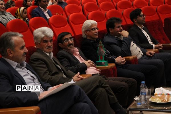 آیین دانش آموزان هنرستان خادمی  به مناسبت روز مادر