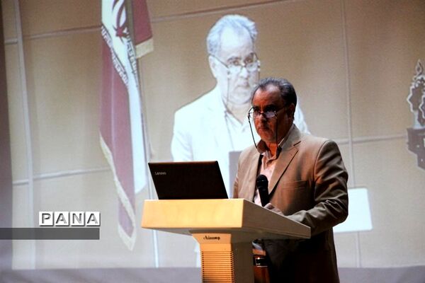 آیین دانش آموزان هنرستان خادمی  به مناسبت روز مادر