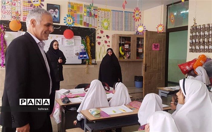 لونی: معلم، رکن اصلی نظام تعلیم و تربیت است