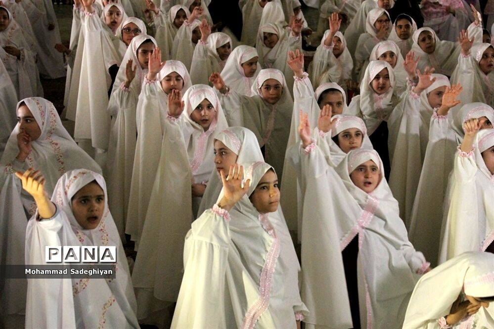 برگزاری جشن  عبادت آموزشگاه های ابتدایی دخترانه در کانون فرهنگی تربیتی آفتاب  منطقه19