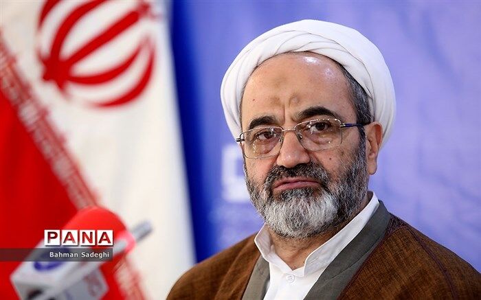 ذوعلم: نگاه متعالی به معلم چگونه باید باشد