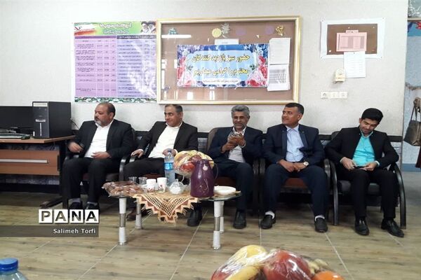 نشست هم اندیشی ریاست آموزش وپرورش شهرستان حمیدیه بامدیران ابتدایی شهری