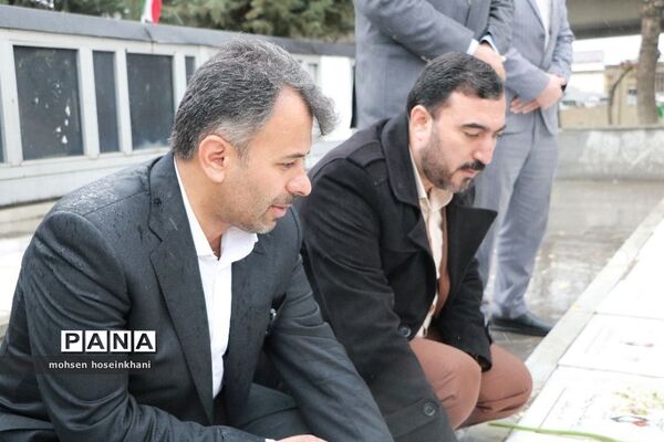 تجدید بیعت مدیرکل آموزش و پرورش قزوین با شهدا