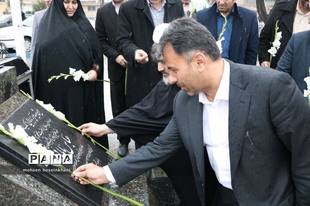 تجدید بیعت مدیرکل آموزش و پرورش قزوین با شهدا