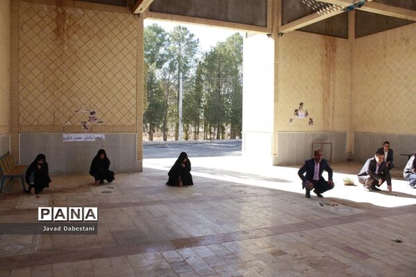 غبارروبی و عطر افشانی گلزار شهدای مروست به مناسبت هفته تربیت اسلامی و امور تربیتی