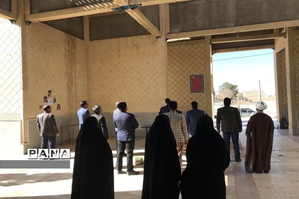 غبارروبی و عطر افشانی گلزار شهدای مروست به مناسبت هفته تربیت اسلامی و امور تربیتی