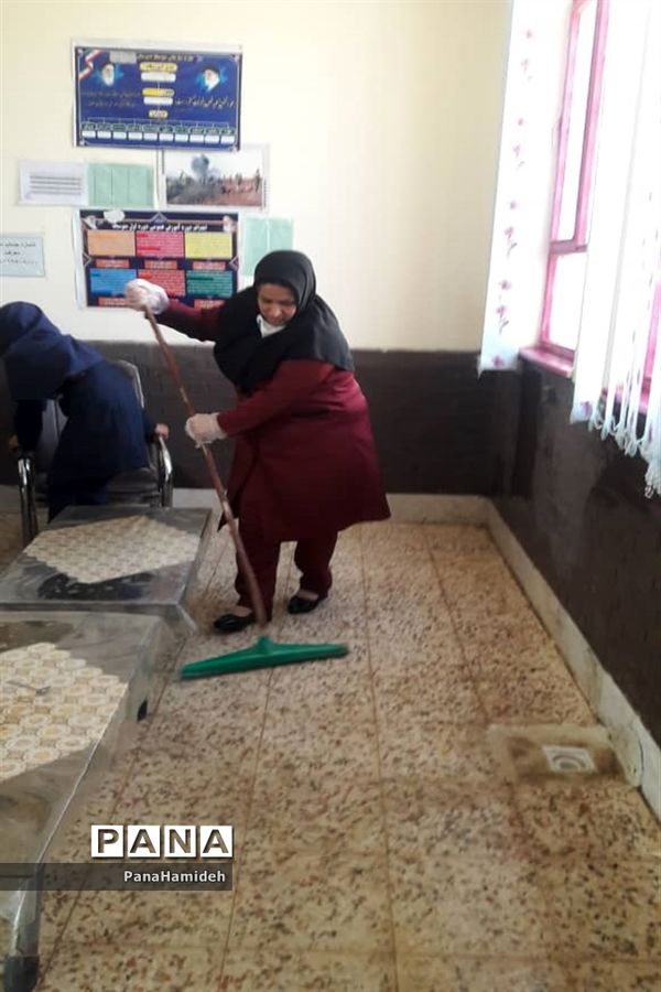 ضدعفونی و گندزدایی مدارس شهرستان حمیدیه