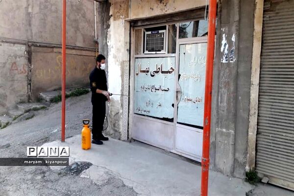ضدعفونی و گندزدایی اماکن عمومی و توزیع ماسک رایگان در شهرستان مسجدسلیمان