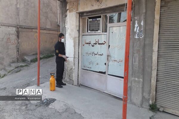 ضدعفونی و گندزدایی اماکن عمومی و توزیع ماسک رایگان در شهرستان مسجدسلیمان