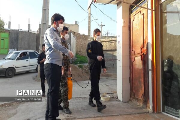 ضدعفونی و گندزدایی اماکن عمومی و توزیع ماسک رایگان در شهرستان مسجدسلیمان