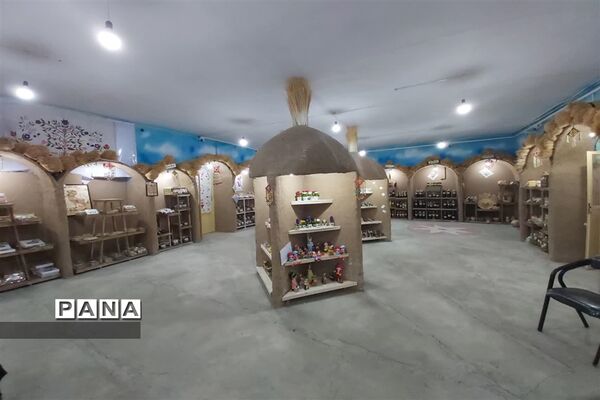 آثار دستی روستاهای برگزیده کاشمر در فروشگاه روستا