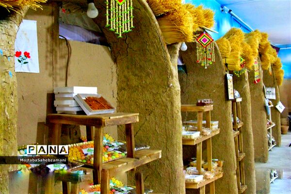 آثار دستی روستاهای برگزیده کاشمر در فروشگاه روستا