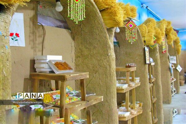 آثار دستی روستاهای برگزیده کاشمر در فروشگاه روستا