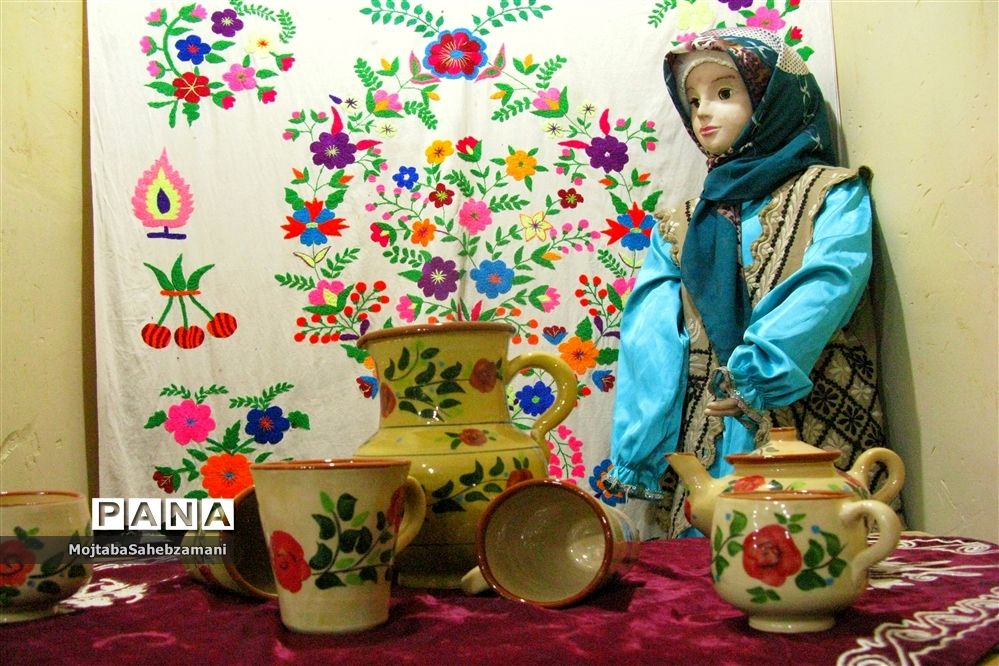 آثار دستی روستاهای برگزیده کاشمر در فروشگاه روستا