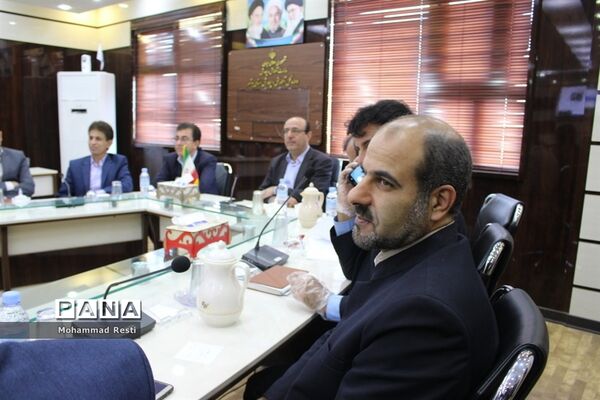جلسه ویدئو کنفرانس مدیرکل آموزش و پرورش استان بوشهر و شورای معاونان با مدیران آموزش و پرورش  شهرستان‌ها و مناطق