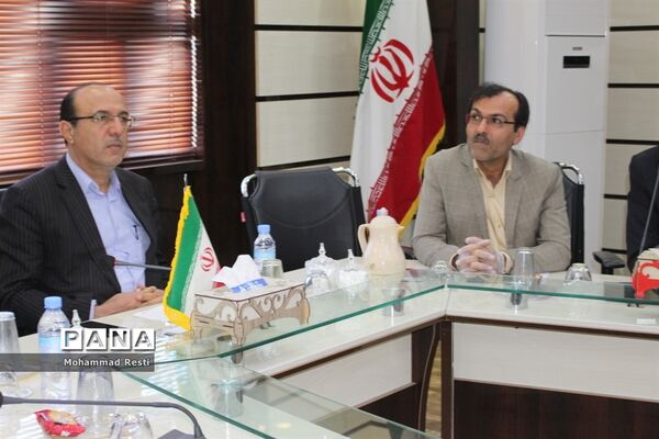 جلسه ویدئو کنفرانس مدیرکل آموزش و پرورش استان بوشهر و شورای معاونان با مدیران آموزش و پرورش  شهرستان‌ها و مناطق