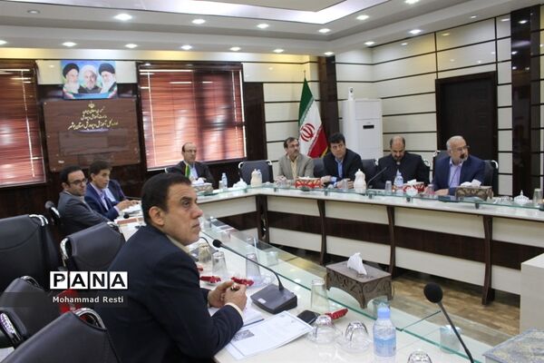 جلسه ویدئو کنفرانس مدیرکل آموزش و پرورش استان بوشهر و شورای معاونان با مدیران آموزش و پرورش  شهرستان‌ها و مناطق