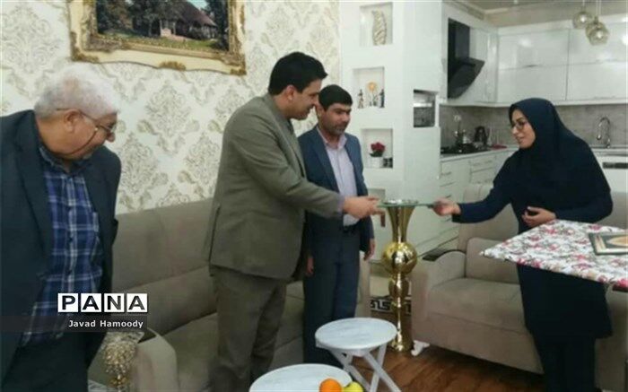 تقدیر از معلم آموزش دهنده درفضای مجازی شهرستان حمیدیه