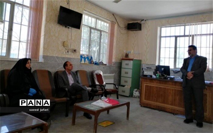 بازدید مدیر آموزش و پرورش ناحیه یک از روند اجرای آموزش مجازی مدارس