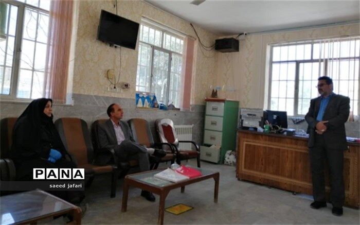بازدید مدیر آموزش و پرورش ناحیه یک از روند اجرای آموزش مجازی مدارس