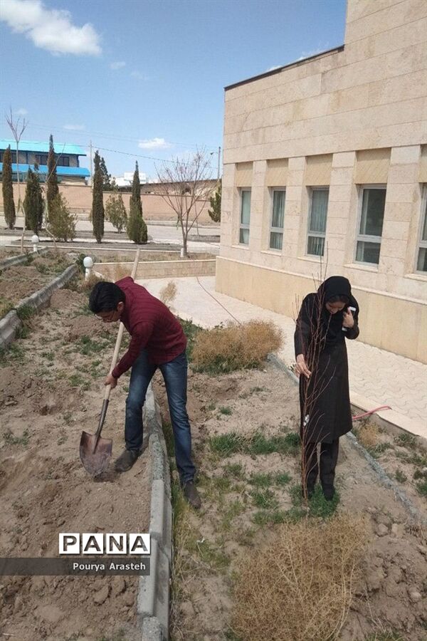 روزی همراه با درختکاری درسازمان دانش‌آموزی استان خراسان جنوبی