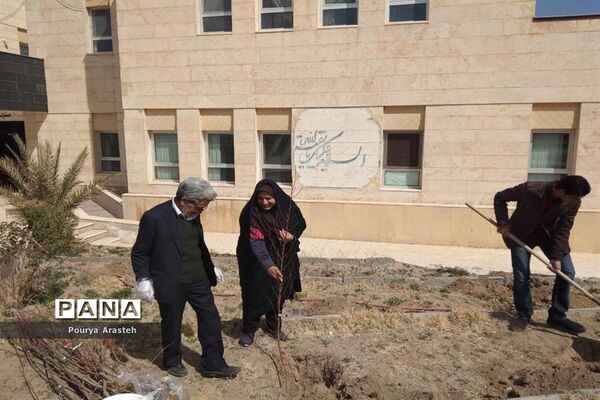 روزی همراه با درختکاری درسازمان دانش‌آموزی استان خراسان جنوبی