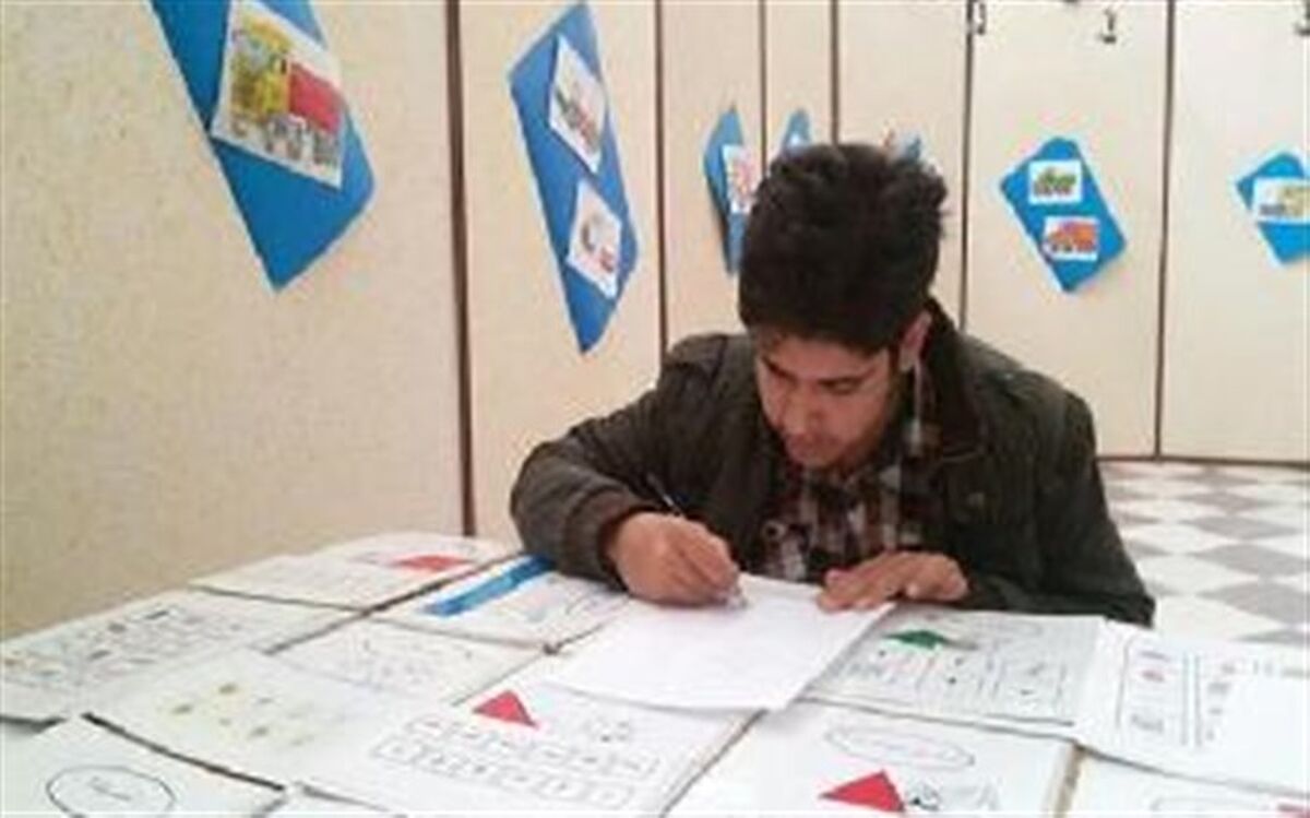 استعداد خاص دانش آموز دارای اختلال اوتیسم، در کشیدن نقاشی + تصویر