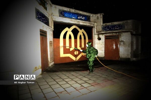 ضدعفونی چند محله ارومیه توسط جوانان بسیجی
