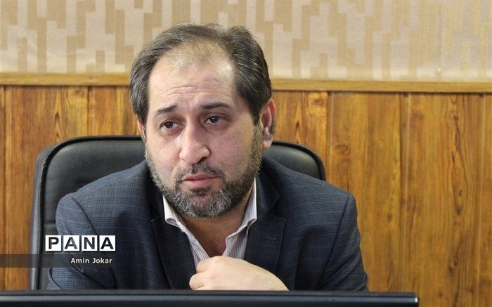 فرهنگیان فارس دست به کار تولید ماسک شدند