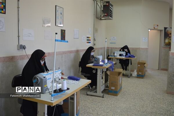 تهیه و تولید ماسک توسط بانوان و دانش آموزان بسیجی فیروزکوه