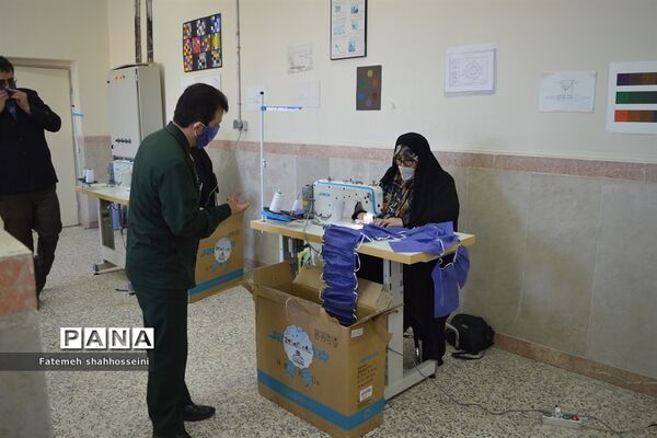 تهیه و تولید ماسک توسط بانوان و دانش آموزان بسیجی فیروزکوه