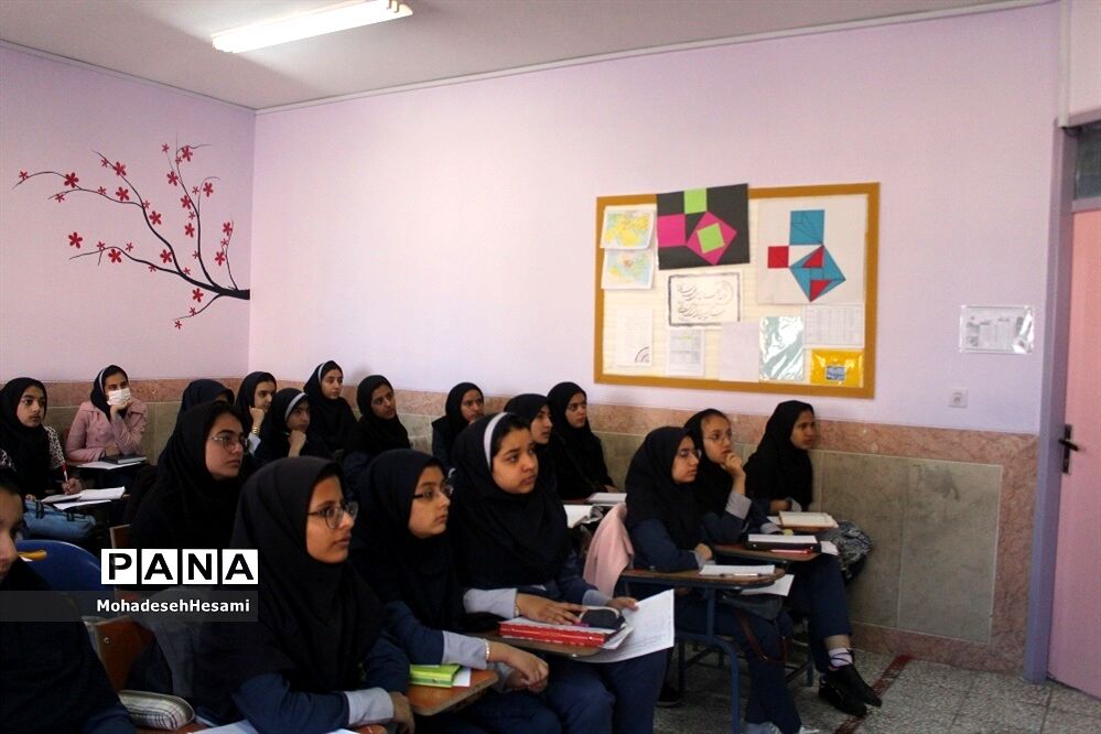 پاسخ آموزش و پرورش استان گیلان به شایعه اخراج معلم وظیفه شناس آستارایی
