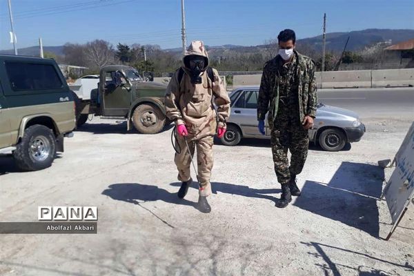 ضدعفونی کردن معابر و اماکن شهری در ساری