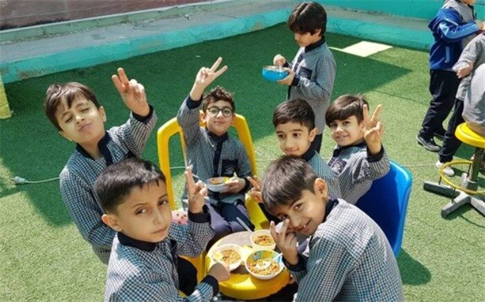 اقدام خوب یک دبستان در بوشهر: "خانواده‌ها نگران پرداخت شهریه نباشند"