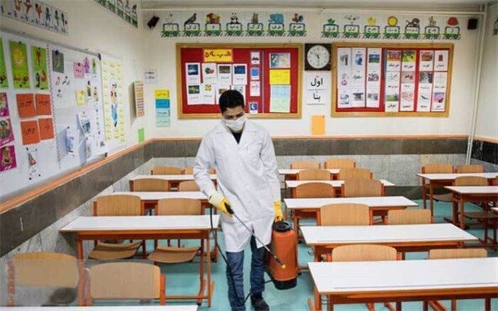 تشکلهای مردمی برای ضدعفونی کردن نوش آباد پیشگام شدند