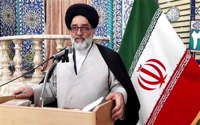 امام جمعه موقت  ورامین : با احتکار کنندگان و خائنین اقتصادی برخورد شود