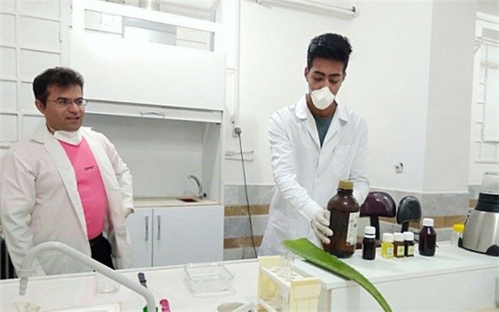 دانش‌آموز بافقی ژل ضدعفونی طبیعی ساخت
