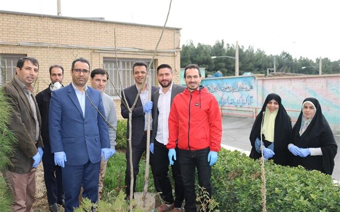 کاشت نهال سبز در آموزش و پرورش شهرقدس