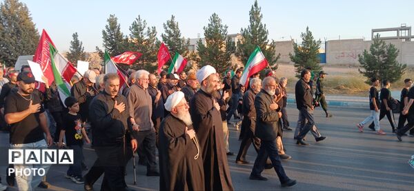 پیاده رویی جاماندگان اربعین حسینی از میدان مادر تا میدان شهرداری  ساوجبلاغ