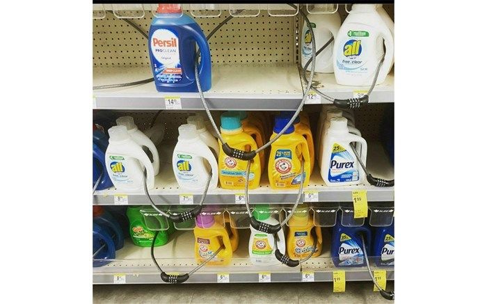 کشف بیش از ۳۲۲ هزار لیتر انواع مواد ضد عفونی کننده در استان تهران