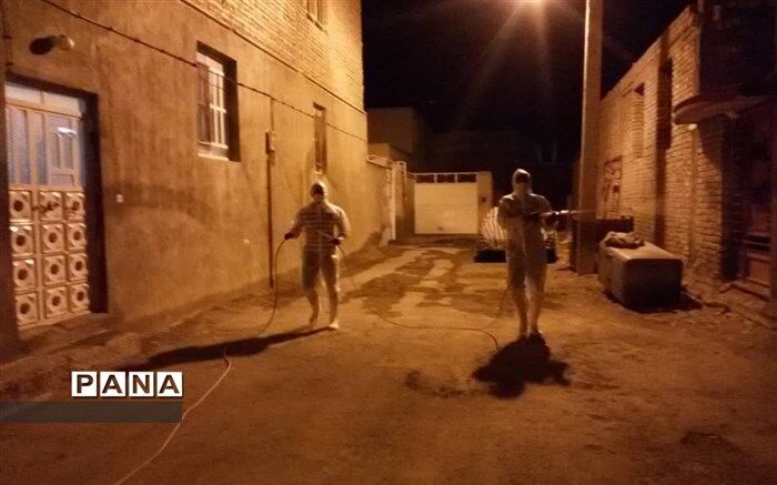ضدعفونی محله سهل آباد شیراز توسط گروه‌های خودجوش فرهنگیان و مربیان پیشتاز