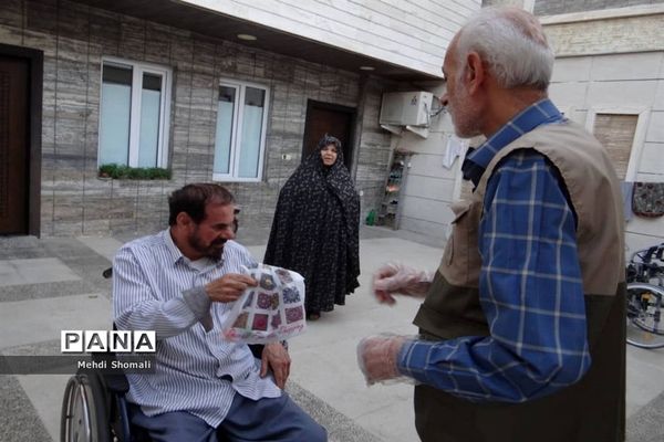 توزیع بسته های بهداشتی در بوشهر