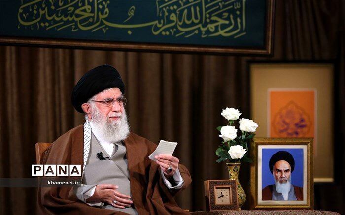 ترجمه آیه نصب شده در حسینیه امام خمینی (ره) در سخنرانی نوروزی رهبر انقلاب