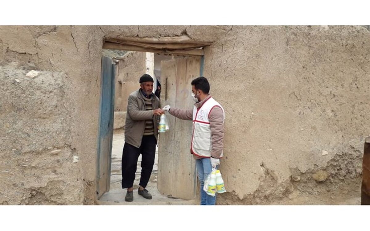 توزیع رایگان اقلام بهداشتی در روستاهای کم برخوردار زنجان توسط هلال‌احمر