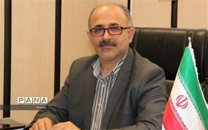 تهیه و توزیع کتاب راهنمای خود مراقبتی برای سفیران سلامت