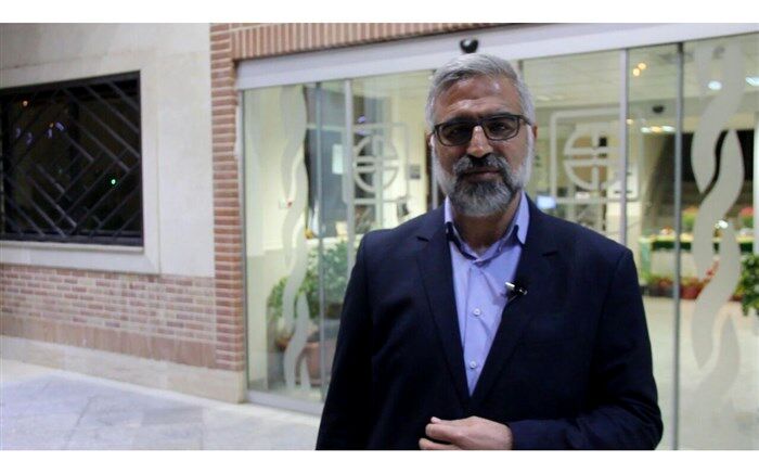 کمک مالی نماینده ولی فقیه استان سمنان به یک قرارگاه مردمی برای مبارزه با کرونا