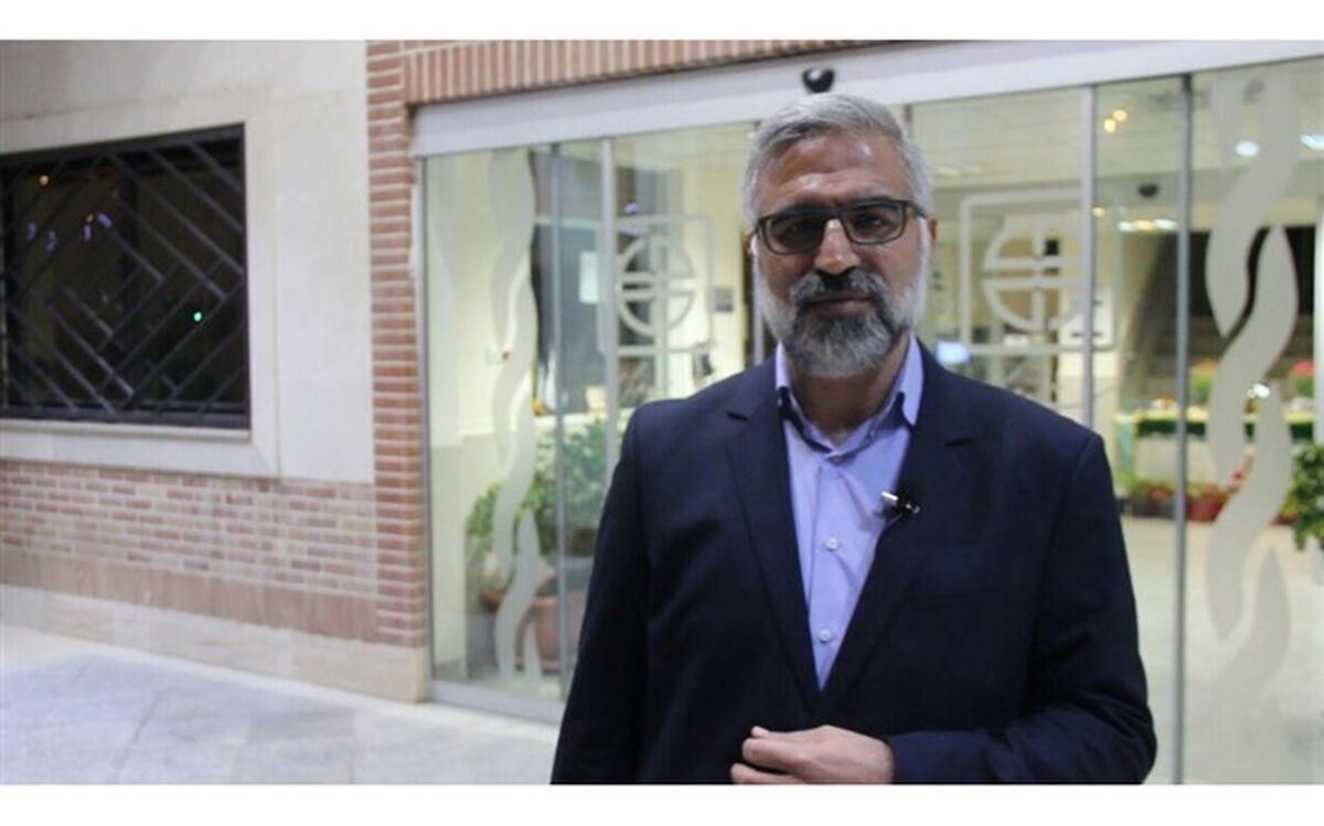 کمک مالی نماینده ولی فقیه استان سمنان به یک قرارگاه مردمی برای مبارزه با کرونا